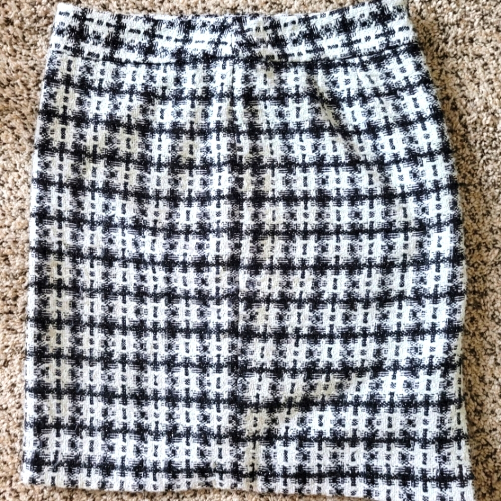 Ann Taylor black and white tweed pencil skirt
